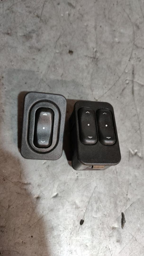 кнопки стеклоподъемника перед. Opel Meriva 1 поколение (A) (2002 - 2006), 13363202, 24409205.24 - фото №1