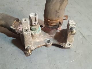 фланец (тройник) системы охлаждения Ford Fiesta 5 поколение 2005, 1.2 л., бензин, 1N1G8594