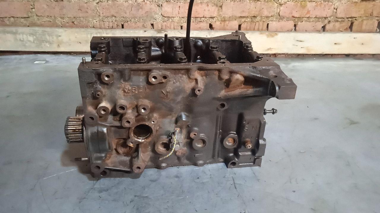 блок цилиндров Peugeot 307 1 поколение 2003, 1.6 л., бензин, 306600 - фото №1