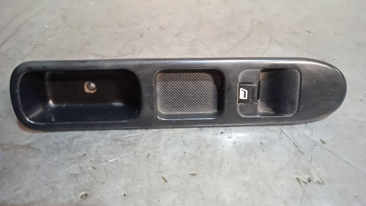 кнопка стеклоподъемника двери Peugeot 307 1 поколение 2003, хетчбэк 3 дв. - фото №1