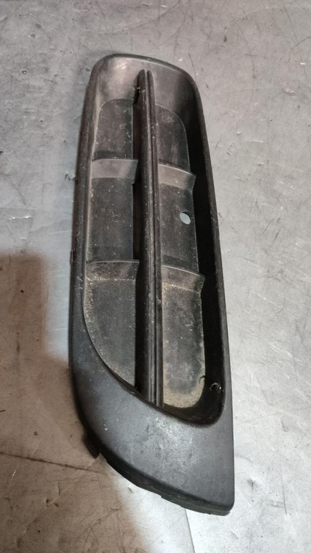 заглушка (решетка) в бампер Skoda Roomster 1 поколение (2006 - 2010), 5J0807367 - фото №1