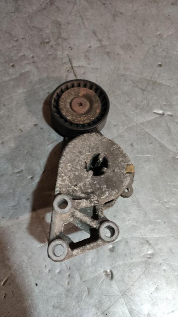 ролик натяжителя Skoda Octavia 1 поколение (A4) 1998, 1.8 л., бензин, 06A903315E - фото №1