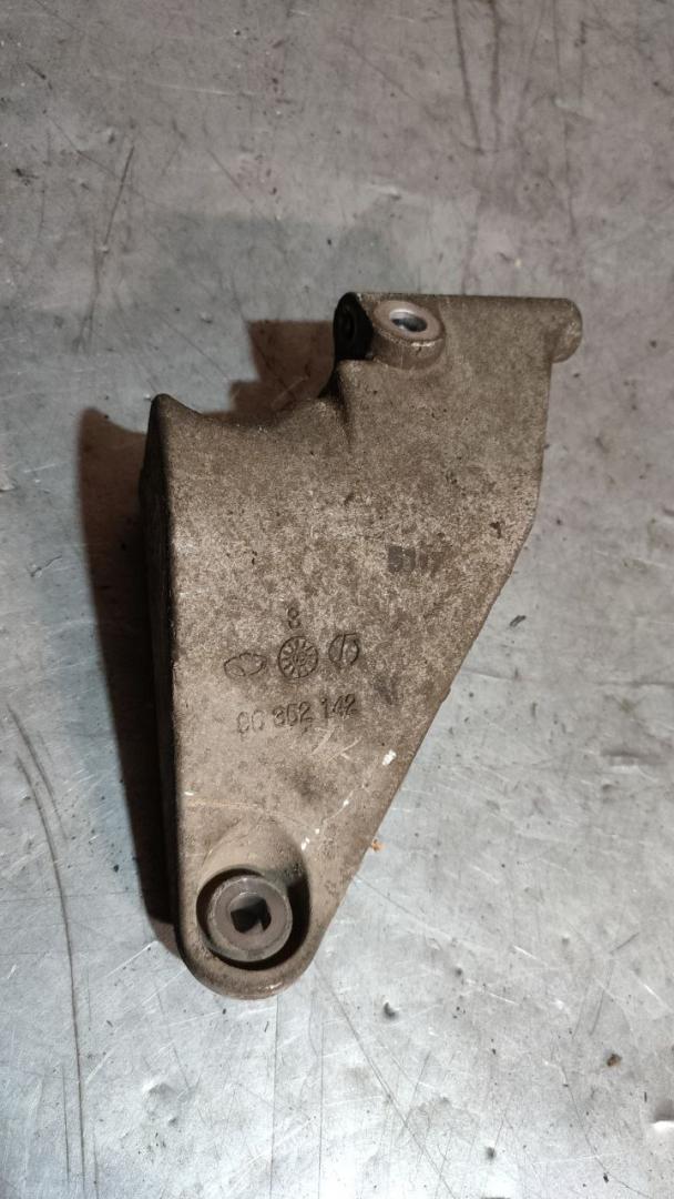 кронштейн генератора Chevrolet Lacetti 1 поколение (2004 - 2013), 1.6 л., бензин, хетчбэк 5 дв., 96352142 - фото №1