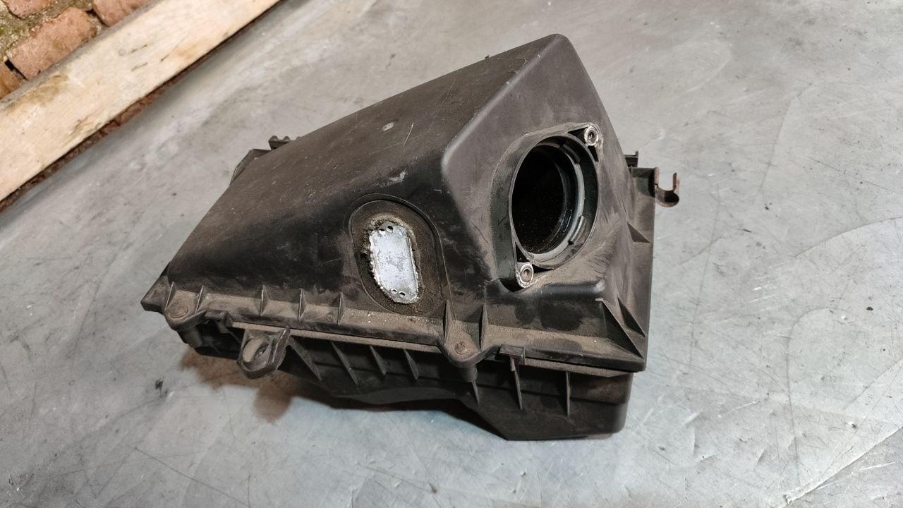 корпус воздушного фильтра Volkswagen Passat B5 1996, 1.8 л., бензин, 1J0129620, 8L0133897 - фото №1