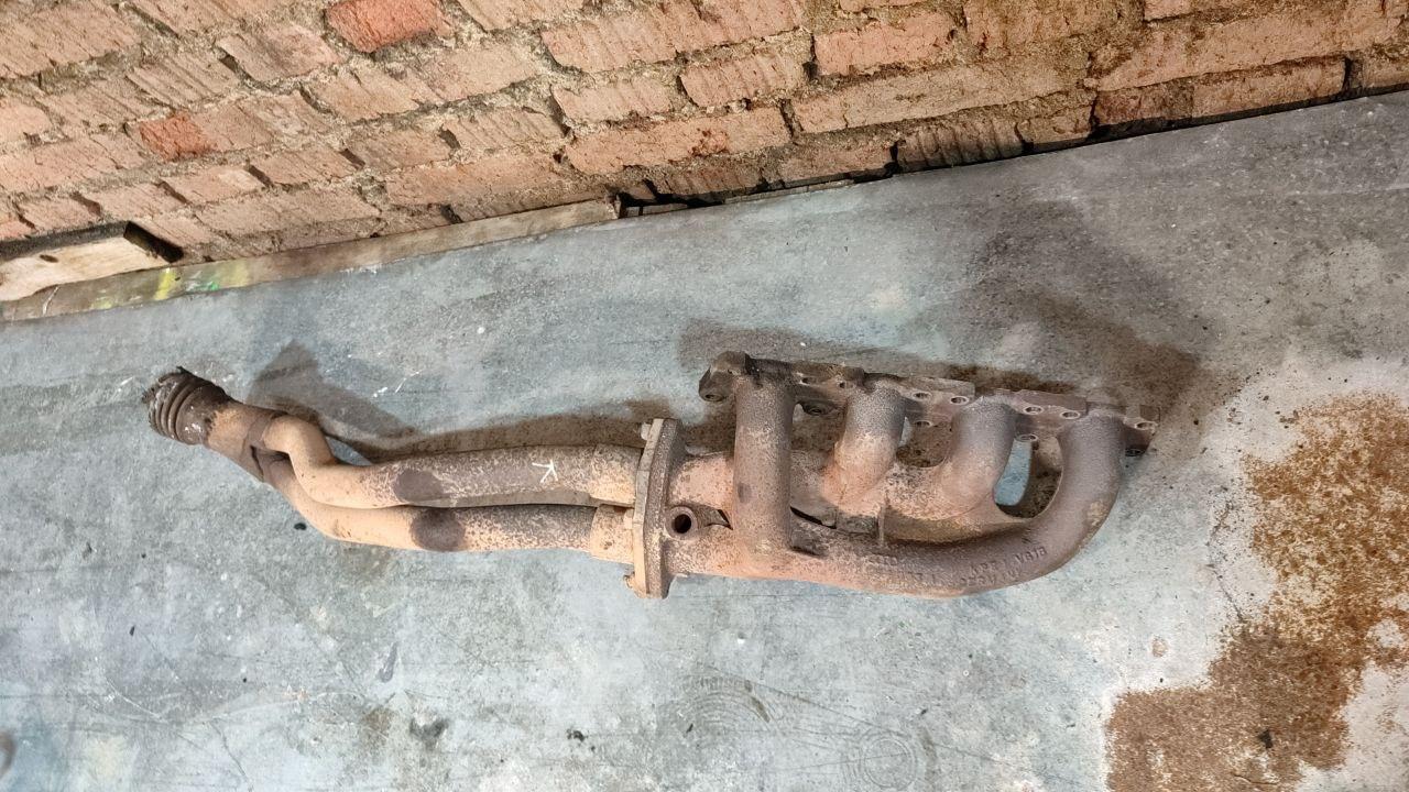 коллектор выпускной Volkswagen Passat B5 1999, 1.8 л., бензин, 058253033A - фото №1