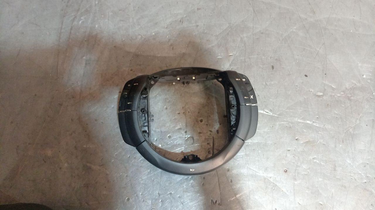 кнопки управления на руле Citroen C4 1 поколение 2004, 62880029 - фото №1