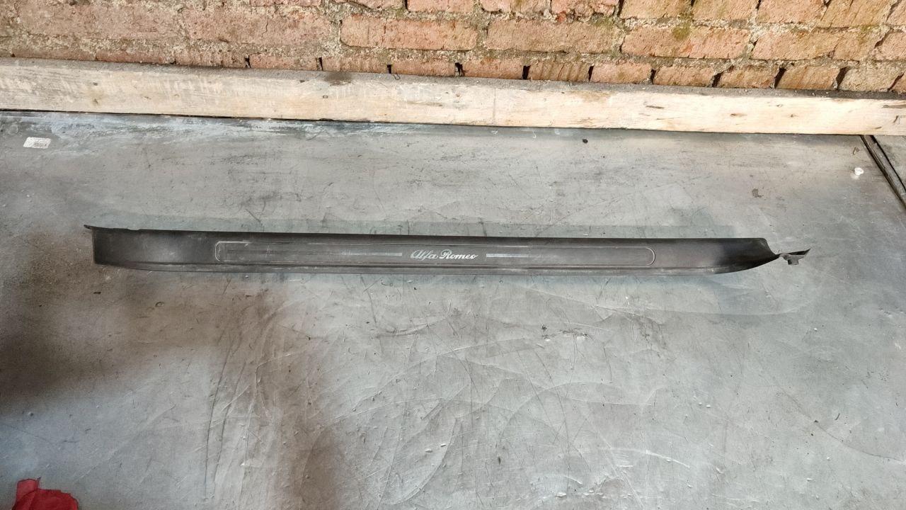 накладка на порог внутренняя Alfa Romeo 147 1 поколение 2002, 735263904 - фото №1