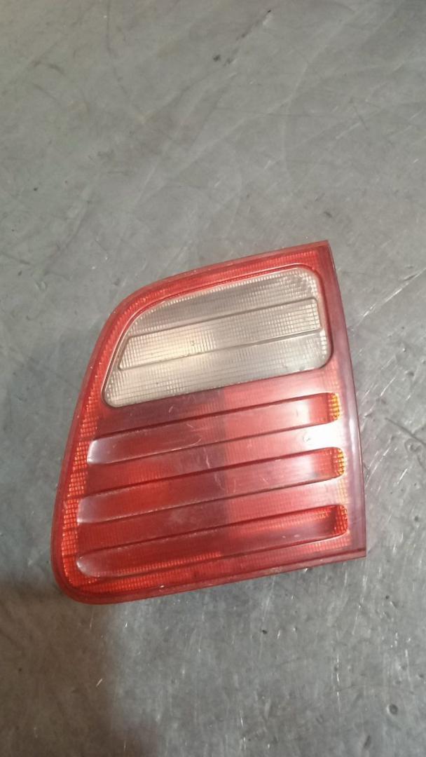 фонарь крышки багажника правый Mercedes-Benz E-Класс W210/S210 (1995 - 1999), универсал, A2109202464, 2109202464 - фото №1