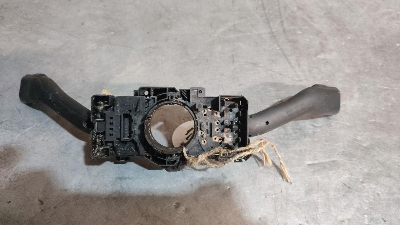 переключатель подрулевой (стрекоза) Audi A3 8L (1996 - 2000), 4B0953503G, 8L0953513G - фото №1