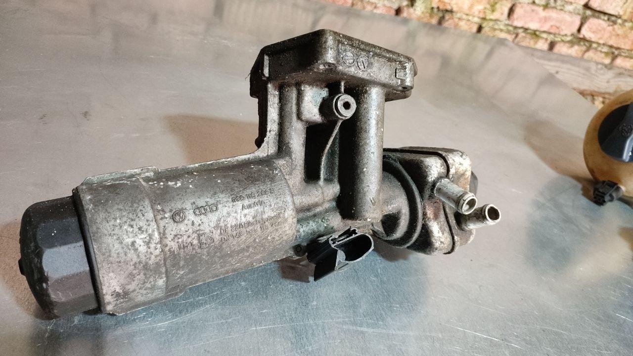 корпус масляного фильтра Skoda Octavia 1 поколение (A4) (1996 - 2000), 1.9 л., дизель, 038115389B - фото №1