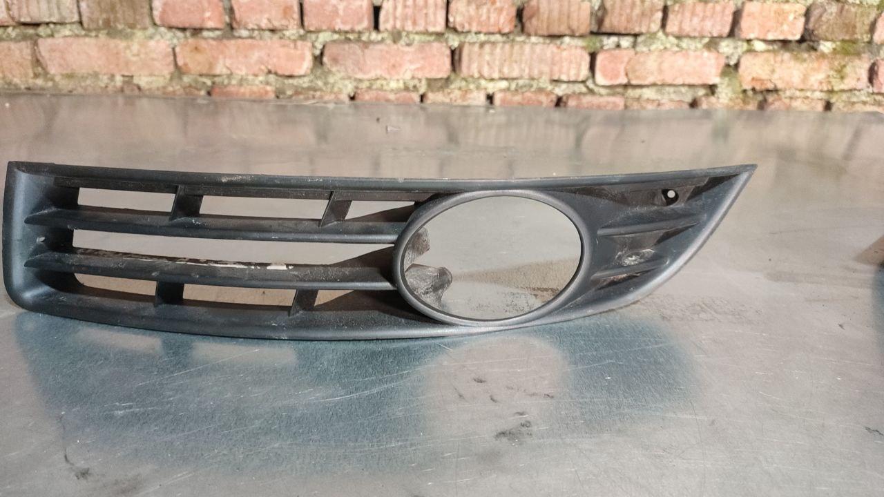 заглушка (решетка) в бампер Volkswagen Passat B6 (2005 - 2010), 5322451 - фото №1