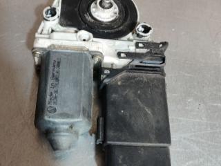 моторчик стеклоподъемника передний правый Volkswagen Golf 4 поколение 1999, хетчбэк 5 дв., 9776100000000