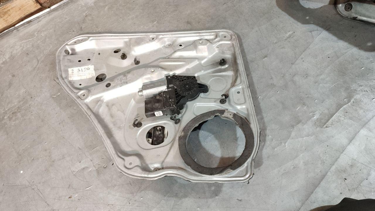 стеклоподъемник задний левый Volkswagen Passat B5 (1996 - 2001), седан, 3B5839751CA - фото №1