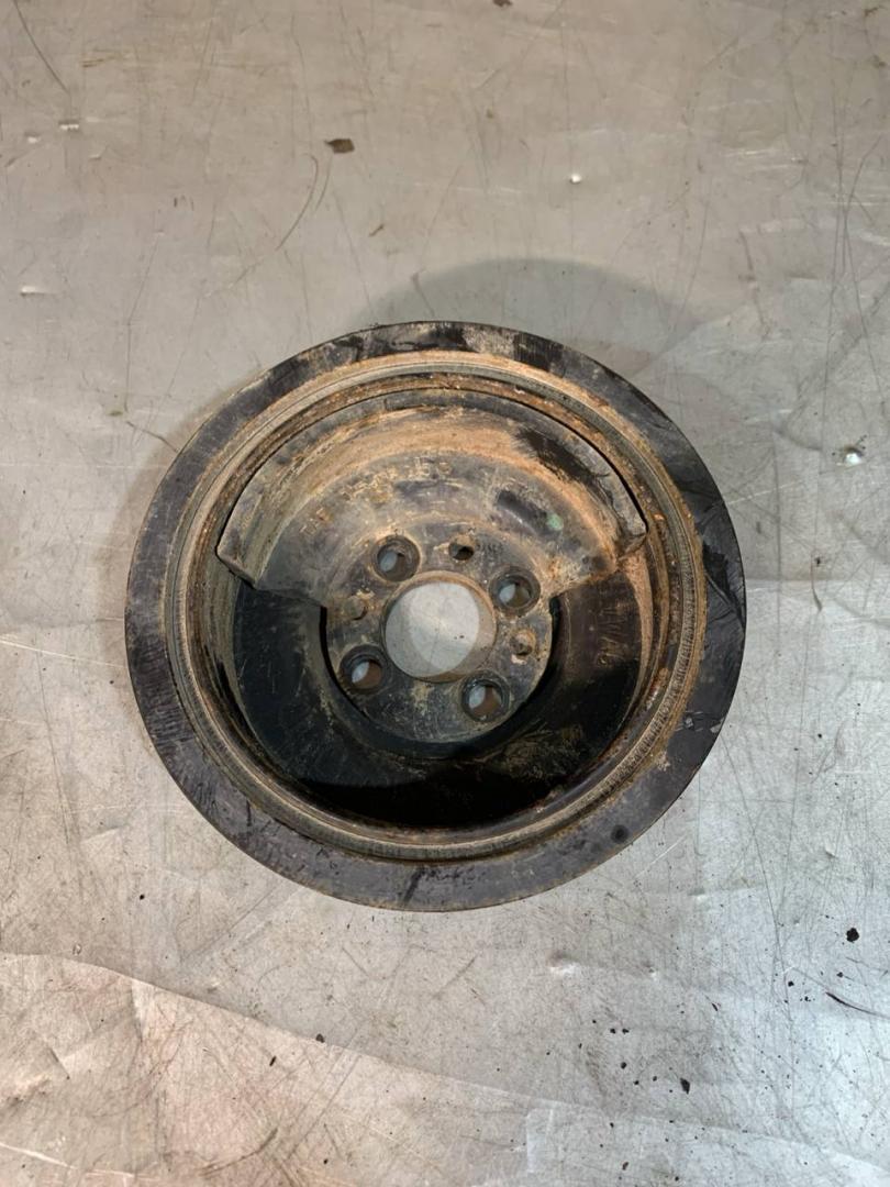 шкив коленвала Volkswagen Polo 4 поколение (2001 - 2005), 1.4 л., дизель, 03G105243 - фото №1