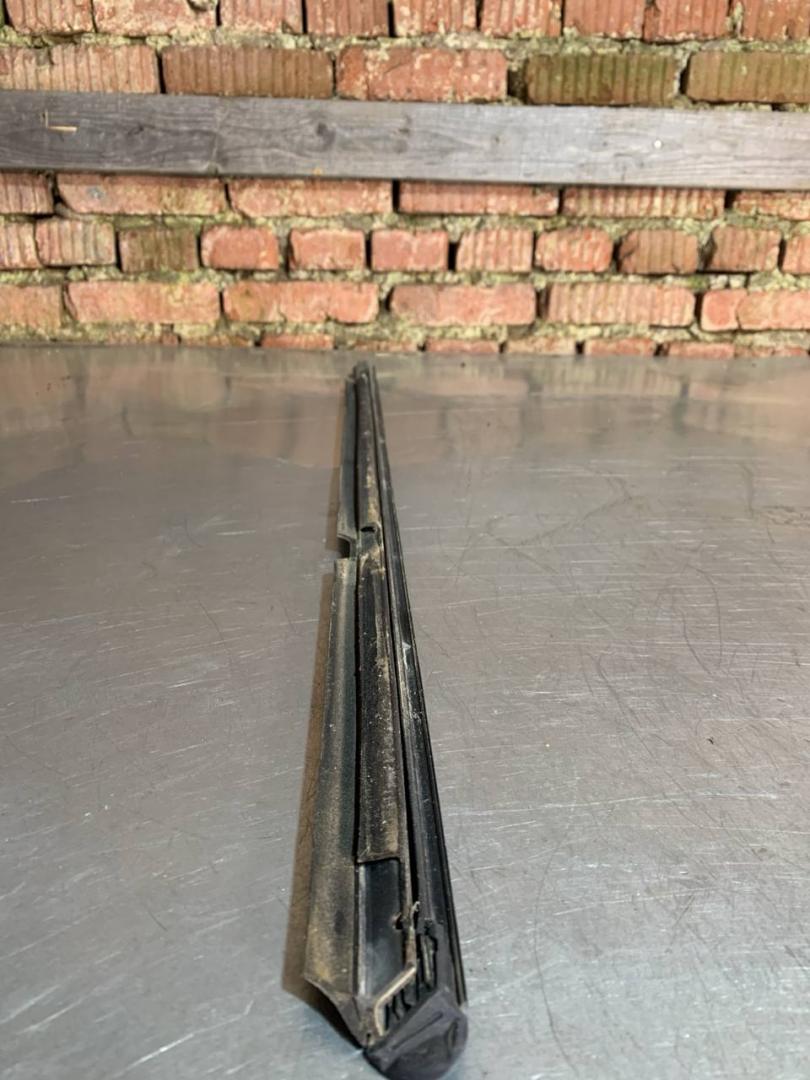 Уплотнитель стекла Mercedes-Benz M-Класс W164 (2005 - 2008) - фото №1