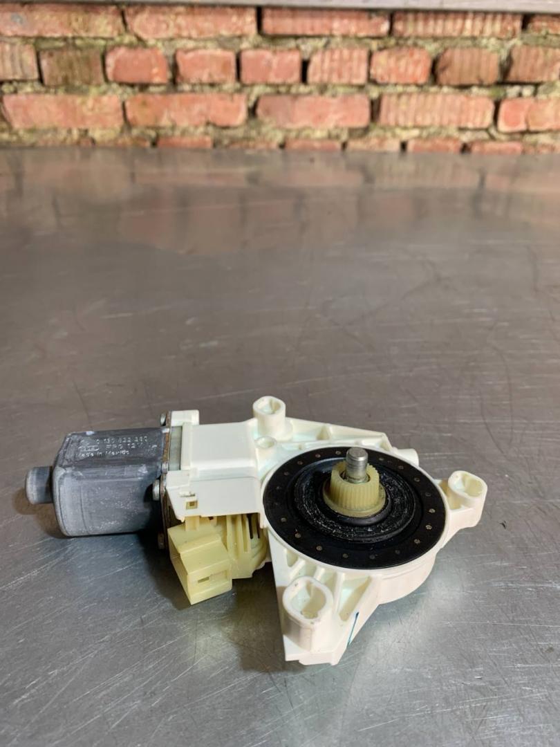 моторчик стеклоподъемника задний правый Mercedes-Benz M-Класс W164 (2005 - 2008), A2518200208, 2518200208 - фото №1