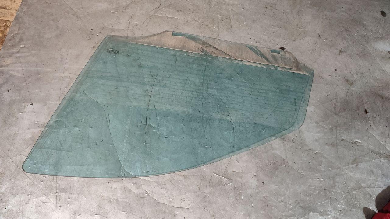 стекло двери передней левой Mercedes-Benz M-Класс W164 2007, A1647600134 - фото №1