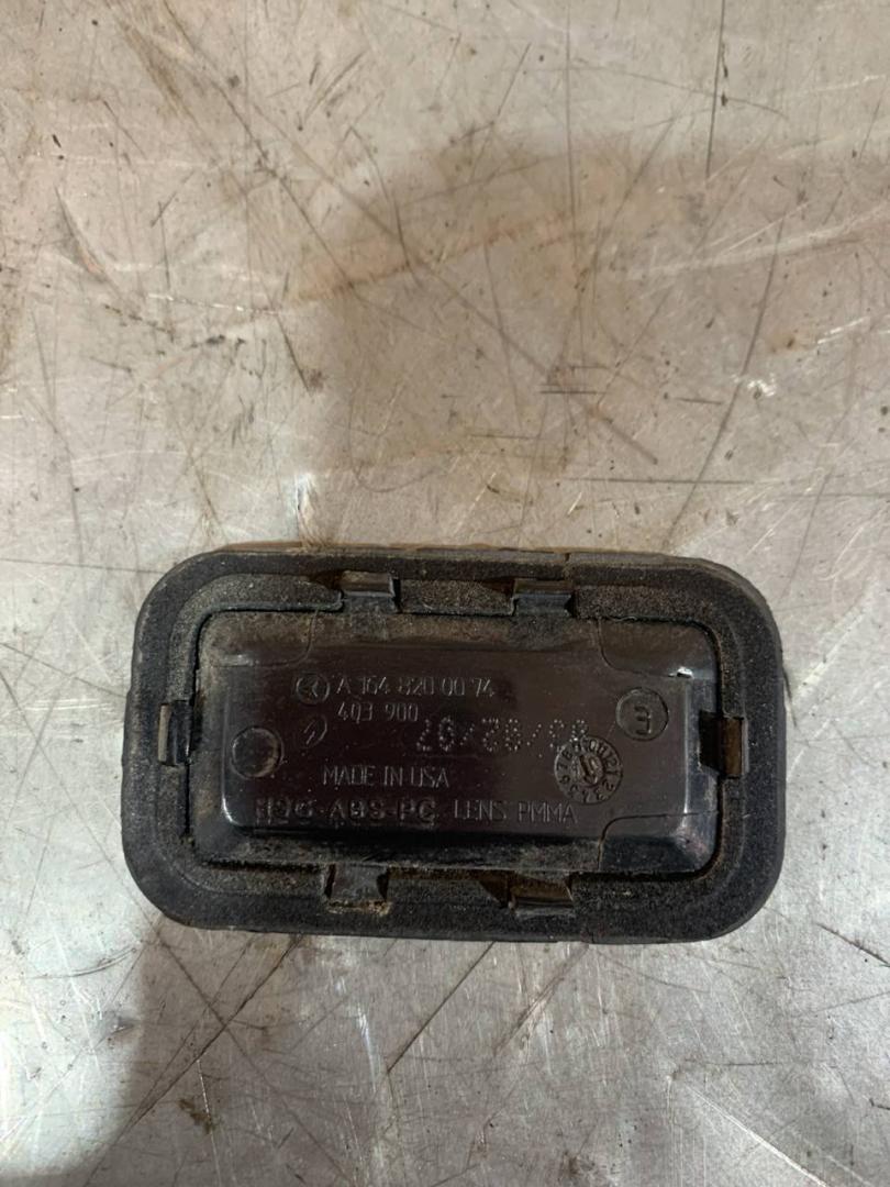 отражатель в дверь Mercedes-Benz M-Класс W164 2007, A1648200074, 1648200074 - фото №1