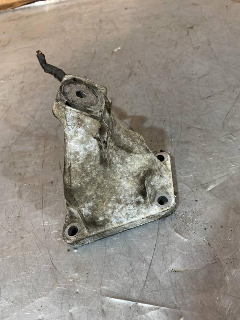 кронштейн двигателя Audi A6 4B/C5 C5 2000, 2.5 л., дизель, 4B0199308, 54313 - фото №1