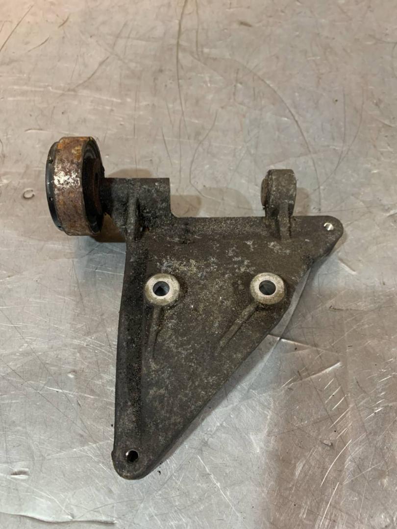 кронштейн компрессора кондиционера Audi A6 4B/C5 C5 2000, 2.5 л., дизель, 059260885F - фото №1