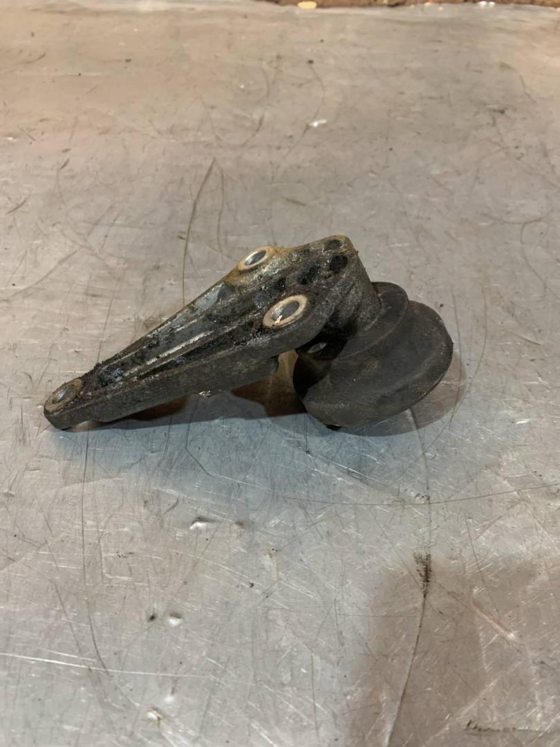 кронштейн двигателя Audi A6 Allroad Quattro C5 (2000 - 2006), 2.5 л., дизель, АКПП, 8D0199343 - фото №1