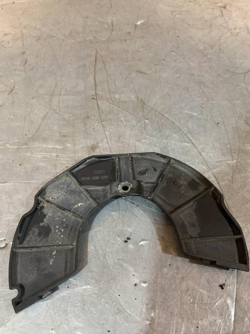 защита (кожух) ремня ГРМ Audi A6 Allroad Quattro C5 (2000 - 2006), 2.5 л., дизель, АКПП, 059109127C - фото №1