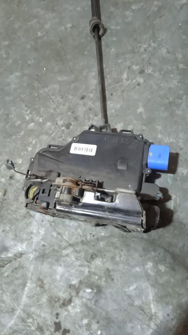 замок двери передней правой Skoda Fabia 1 поколение (6Y) 2001, 3B1837016CB, 3B1837016 - фото №1