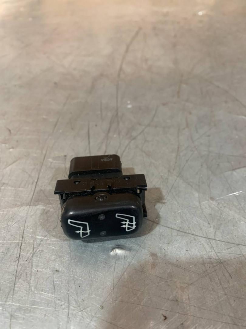 кнопка обогрева сидений Mercedes-Benz M-Класс W163 (1997 - 2001), 3100620 - фото №1