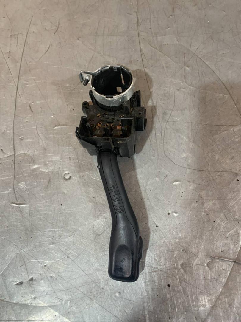 переключатель поворотов Audi A3 8L (1996 - 2000), 8L0953513G - фото №1