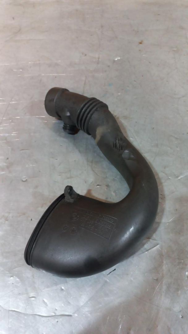 патрубок воздушного фильтра BMW 3 серия E46 (1997 - 2003), 2.0 л., дизель, 13717786639, 13712247394 - фото №1