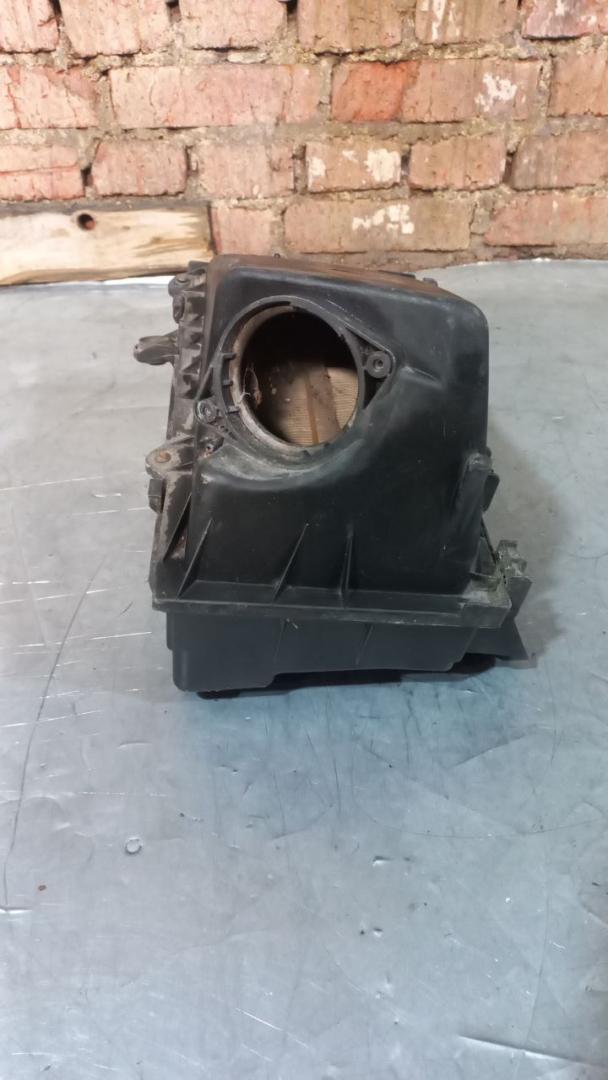 корпус воздушного фильтра Volkswagen Passat B5 1996, 1.8 л., бензин, 1J0129607N, 1J0129620 - фото №1