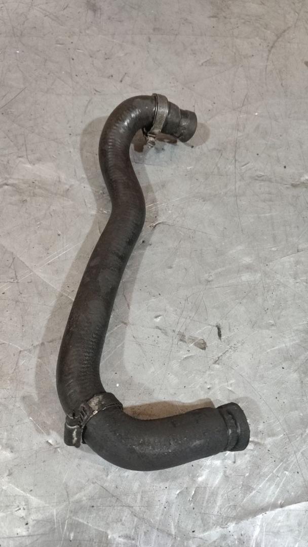 патрубок радиатора Volvo V70 1 поколение (1997 - 2000), 2.5 л., дизель, 9161889 - фото №1