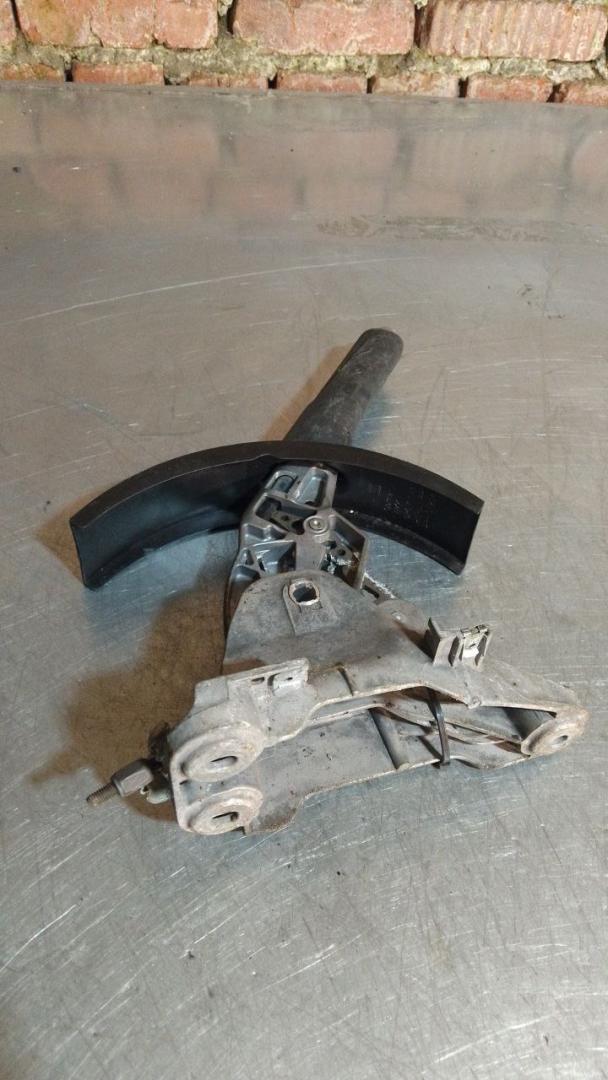 рычаг ручного тормоза (ручника) Volkswagen Golf 5 поколение (2003 - 2009), 8J0711303 - фото №1