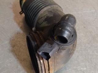 патрубок воздушного фильтра Volkswagen Touareg 1 поколение (2002 - 2007), 2.5 л., дизель, 7L6129534