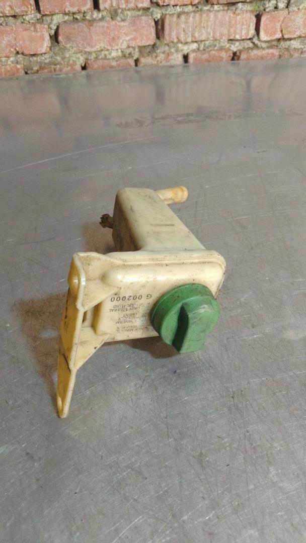 бачок гидроусилителя Volkswagen Passat B5 (1996 - 2001), 8D0422373C - фото №1