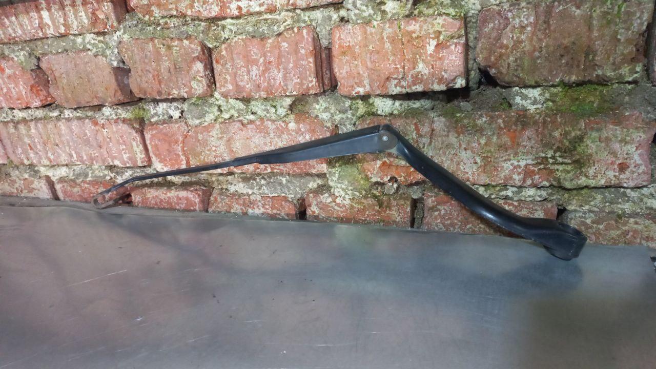 щеткодержатель (поводок стеклоочистителя, дворник) Volvo V70 1 поколение (1997 - 2000), 9169315LH - фото №1