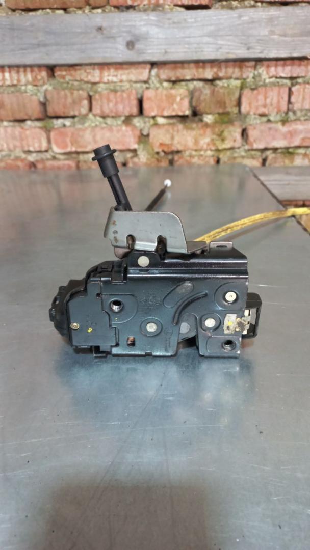 замок двери задней правой Audi A6 4B/C5 C5 2000, 4B08390168 - фото №1