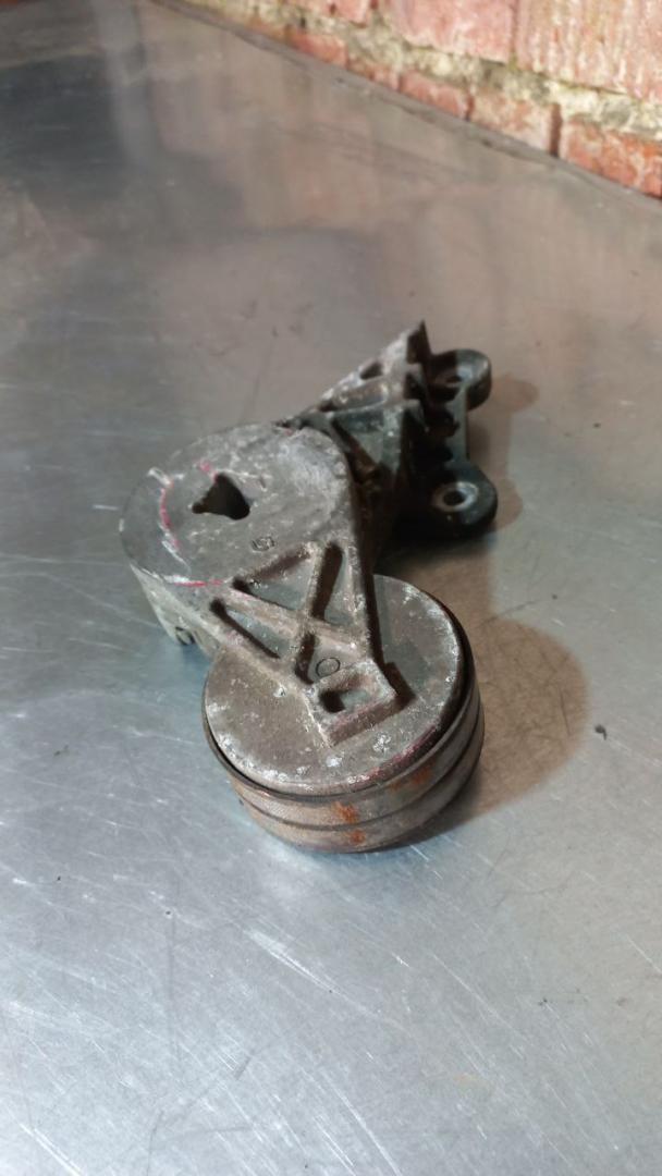 ролик натяжителя Volvo V70 2 поколение (2000 - 2005), 2.4 л., бензин, 1275380 - фото №1