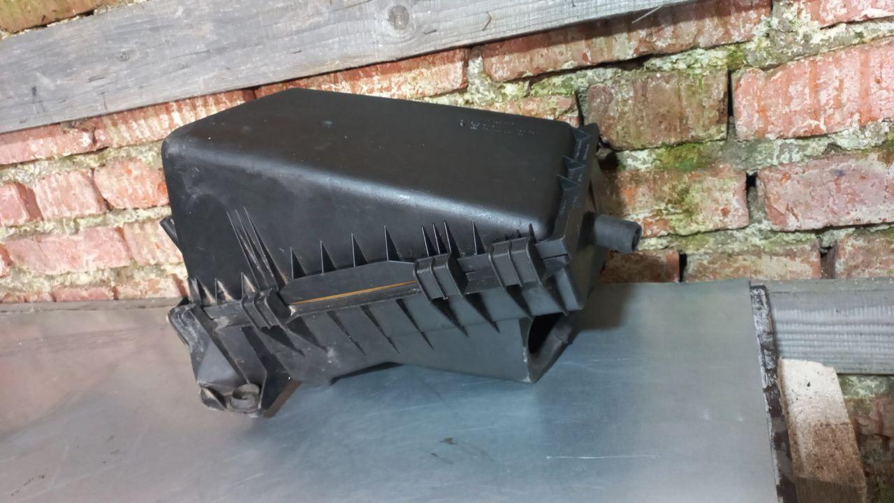корпус воздушного фильтра Volkswagen Passat B5 1996, 1.8 л., бензин, 1J0129607N, 1J0129620 - фото №1