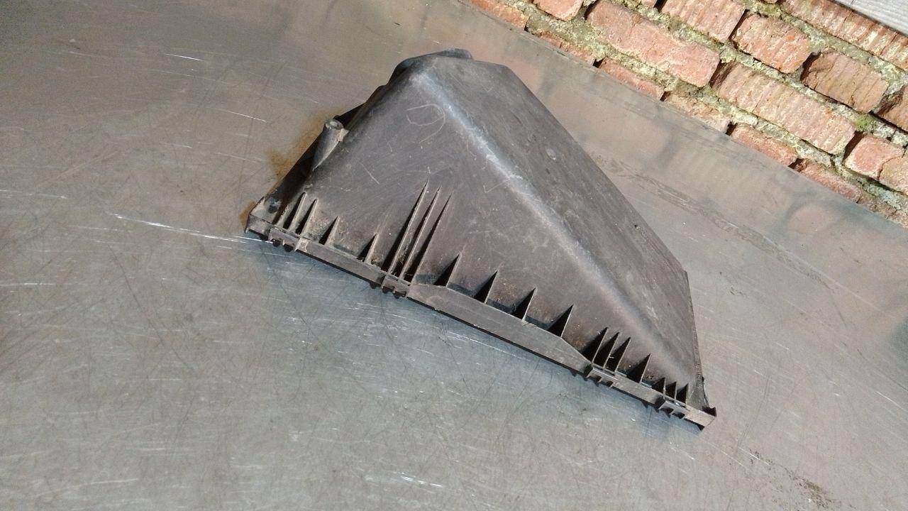 корпус воздушного фильтра Volkswagen Passat B5 1996, 1.8 л., бензин, 1J0129607N, 1J0129620 - фото №1