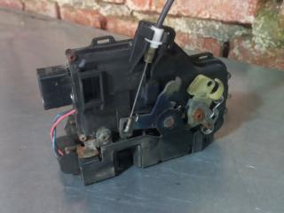 замок двери передней правой Audi A6 4B/C5 C5 2000, 4B1037016B