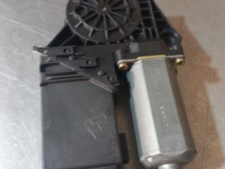 моторчик стеклоподъемника передний правый Volkswagen Passat B5 [рестайлинг] 2003, 130821694, 5076420.101