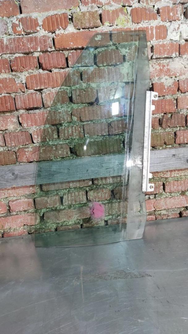 стекло двери передней правой Mercedes-Benz CLK-Класс W208/A208 (1997 - 1999) - фото №1