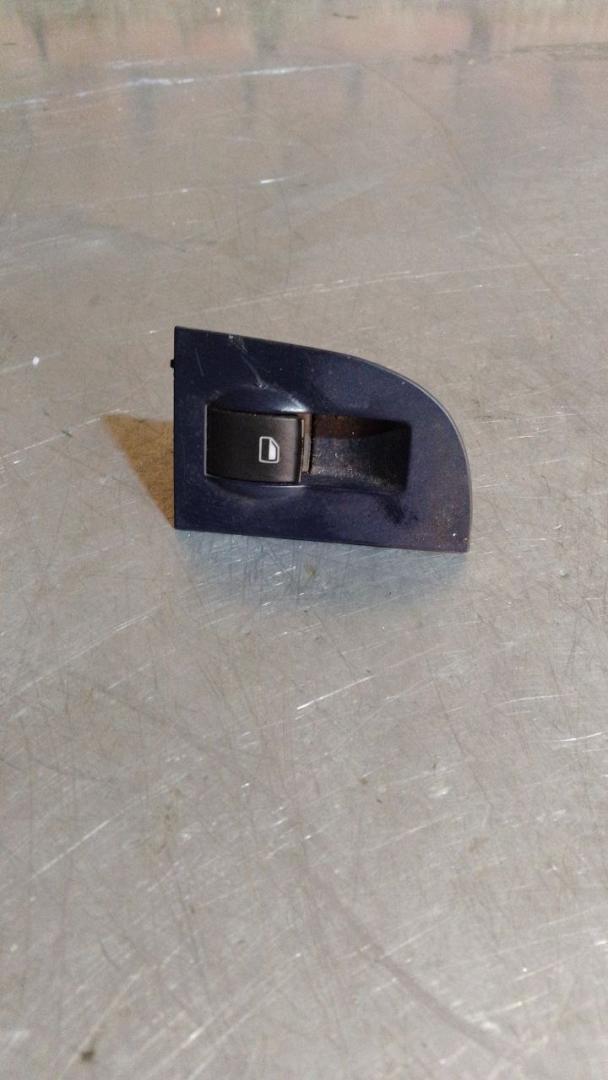 кнопка стеклоподъемника двери Audi A6 Allroad Quattro C5 (2000 - 2006), 4B0959855A - фото №1