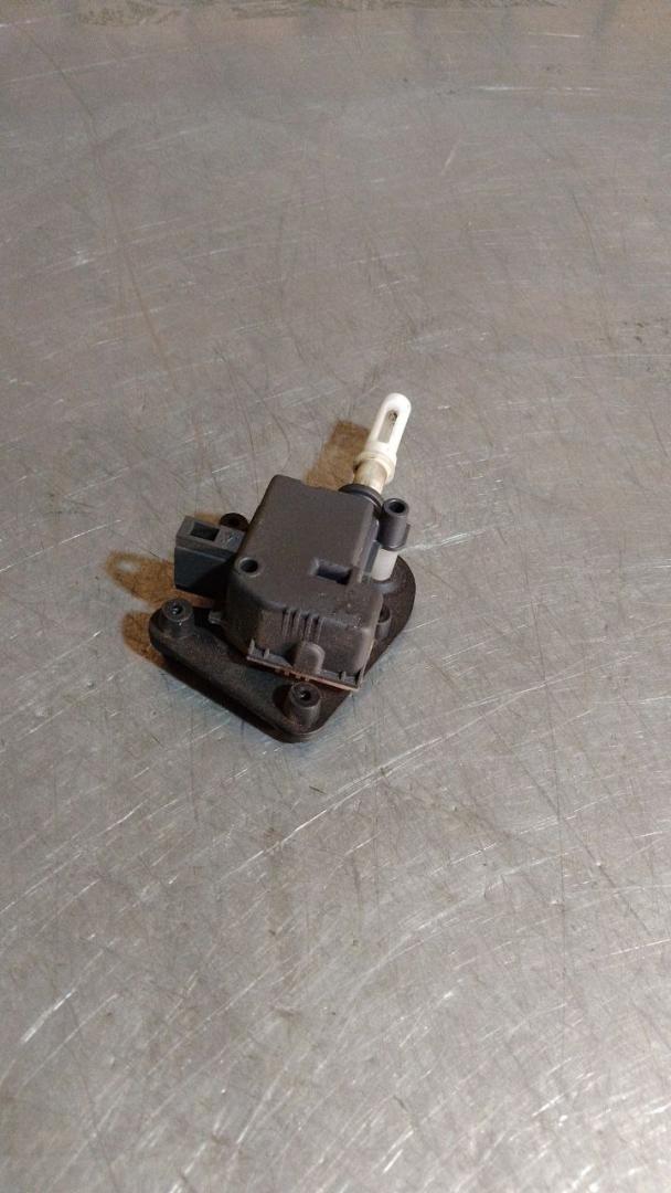 активатор замка багажника Audi A6 Allroad Quattro C5 (2000 - 2006), универсал, 8E9827833 - фото №1