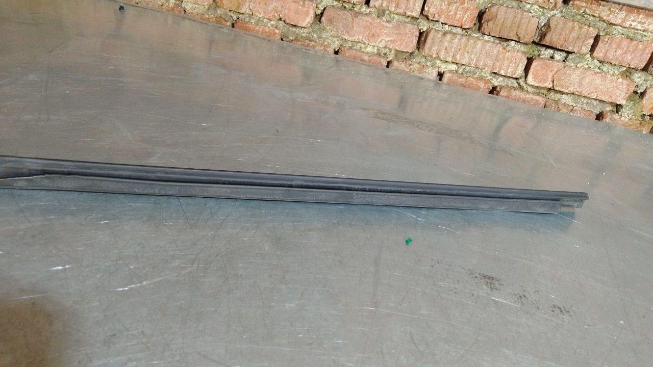 Уплотнитель стекла Volvo S70 1 поколение (1997 - 2000) - фото №1