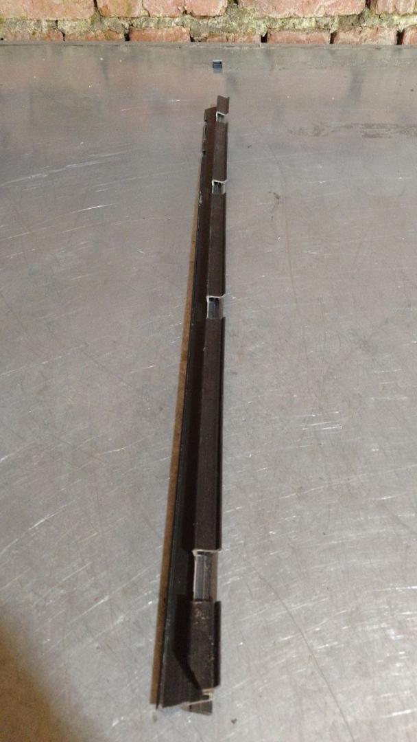 Уплотнитель стекла Volkswagen Golf 4 поколение (1997 - 2006), хетчбэк 5 дв. - фото №1