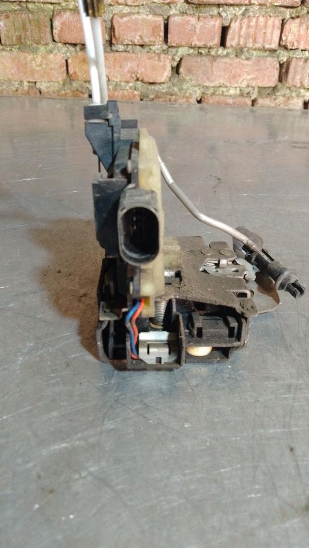 замок двери задней левой Audi A6 4B/C5 C5 (1997 - 2001), 4B0839015H - фото №1