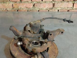 кулак поворотный правый Volvo V70 1 поколение (1997 - 2000)