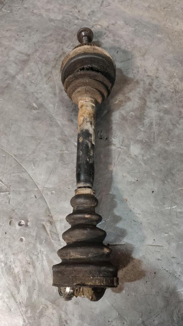 полуось передняя правая (приводной вал, ШРУС) Audi A6 Allroad Quattro C5 (2000 - 2006), 2.5 л., дизель, 8150151484 - фото №1